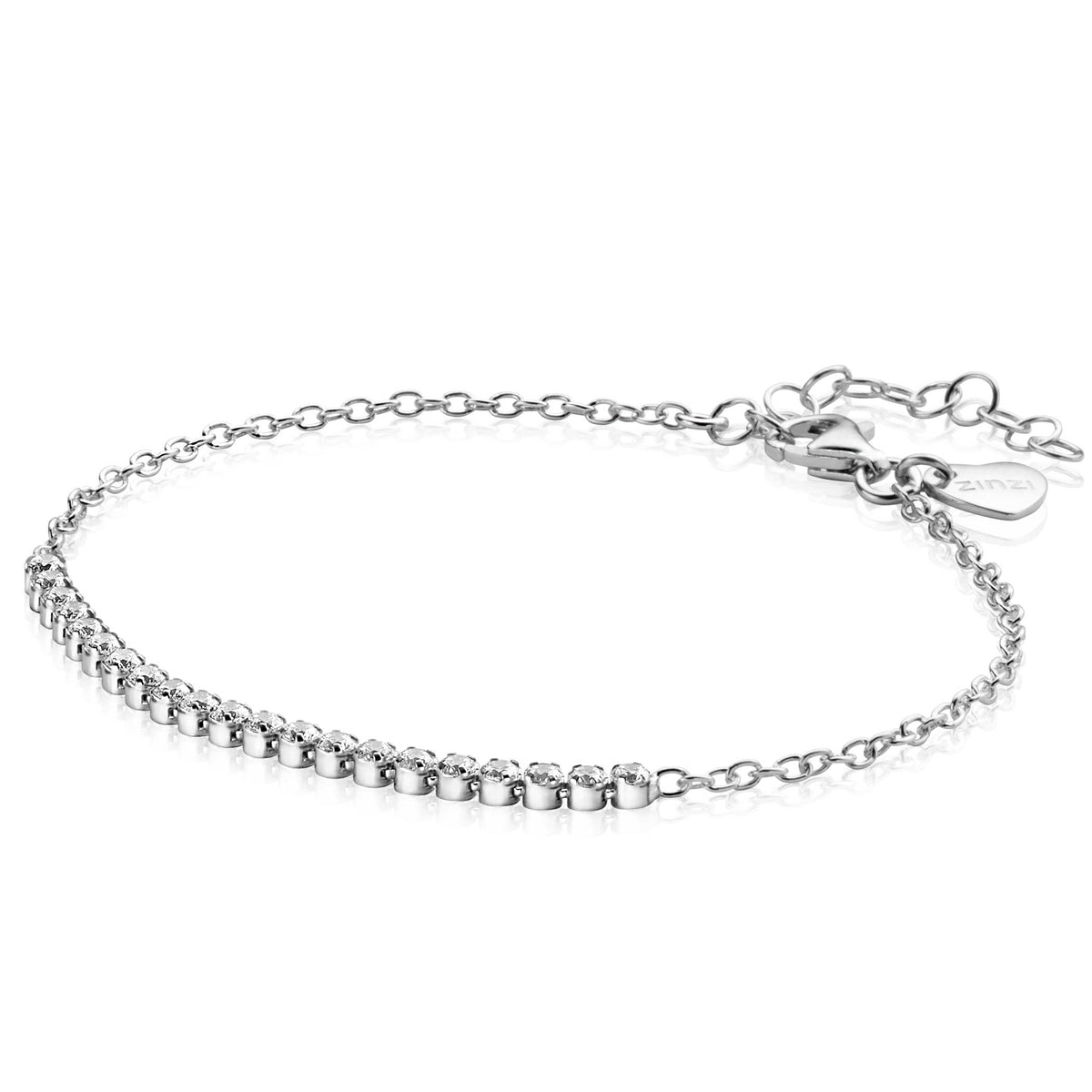 Zilveren armband met een rij kleine, glinsterende steentjes en een verstelbare sluiting.