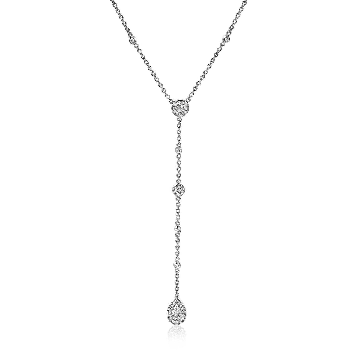 Zilveren ketting met een hangende druppel en meerdere kleine, ronde steentjes.