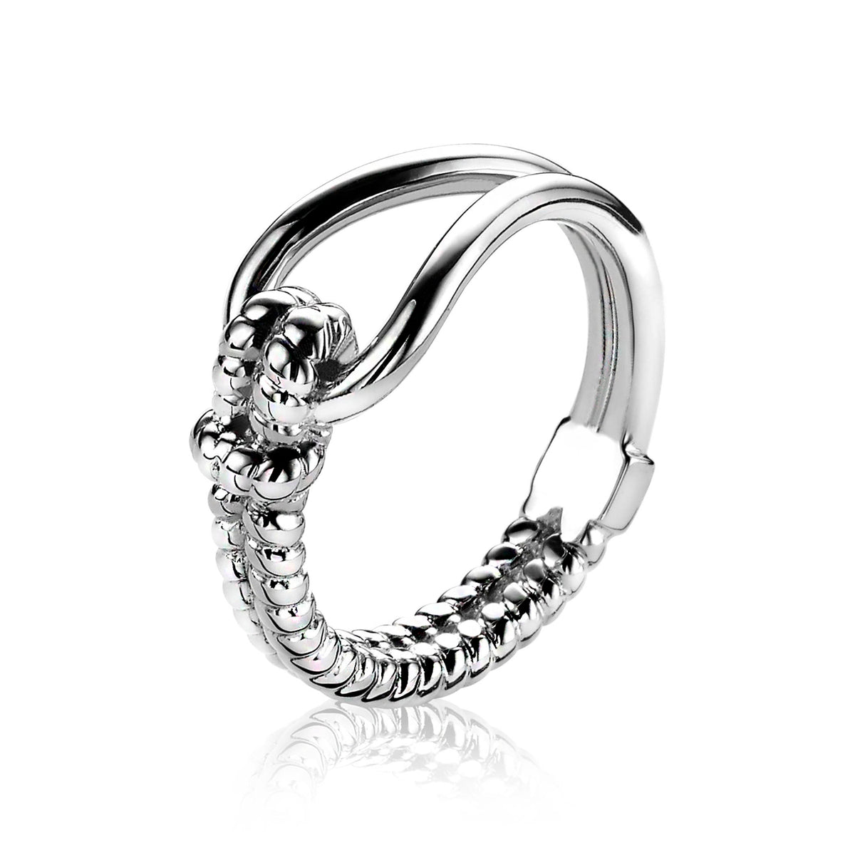 Zilveren ring met een gedraaid ontwerp en een opvallende knoopdetail.