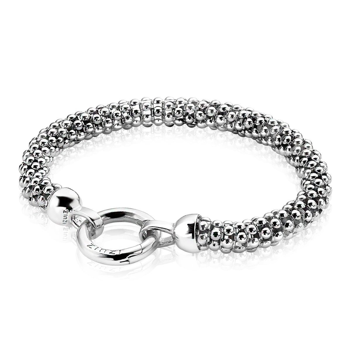 Zilveren armband met bolletjesstructuur en een ronde sluiting.