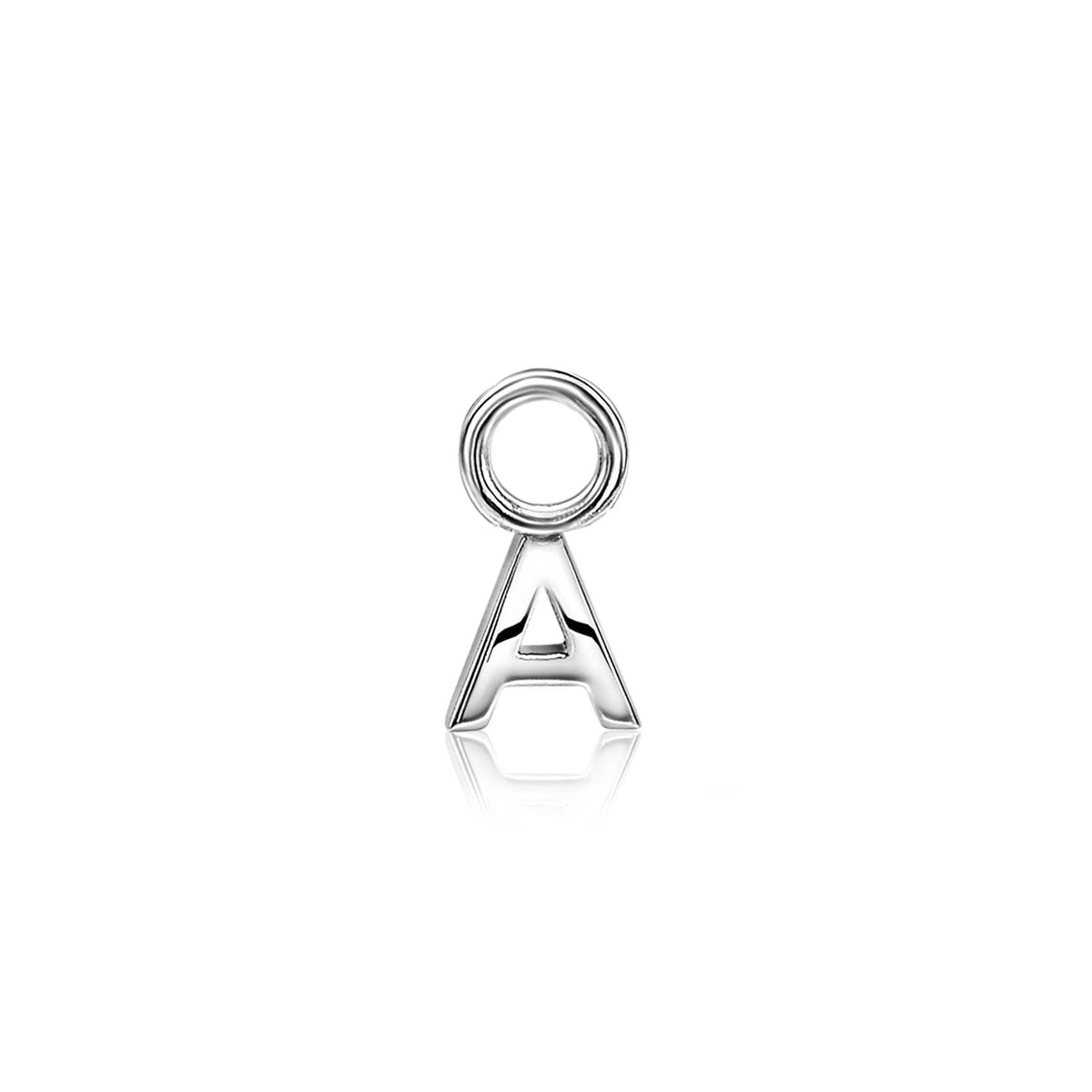 Zilveren oorbel in de vorm van een letter A met een ronde hanger.