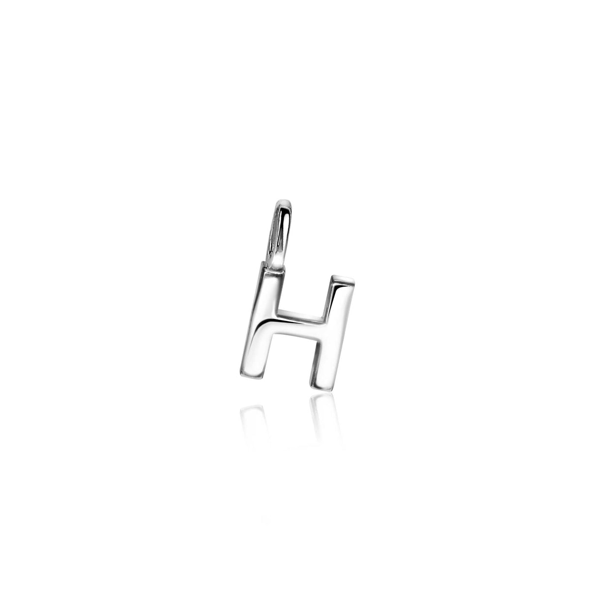 Zilveren hanger in de vorm van de letter H met een glanzende afwerking.