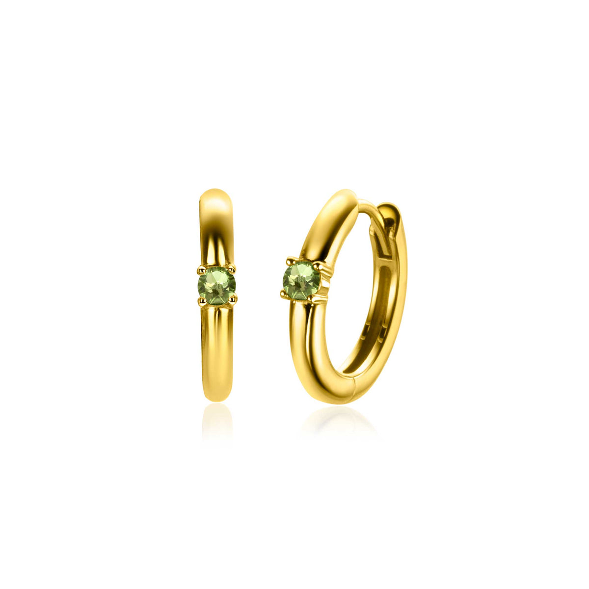 Gouden vergulde oorbellen met een groene steen in het midden en een gladde, ronde vorm.