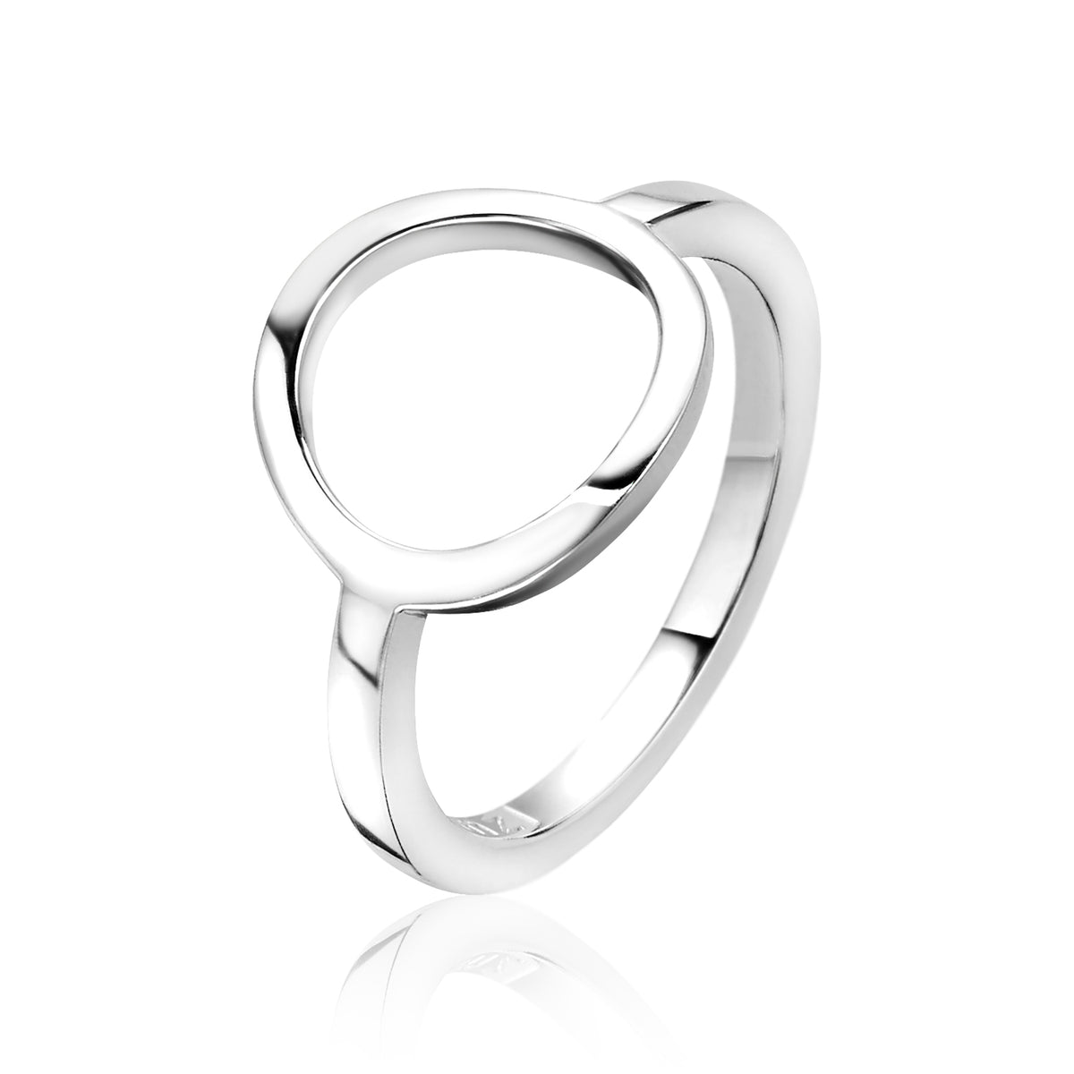 Zilveren ring met een organische, opengewerkte vorm en een glanzende afwerking.