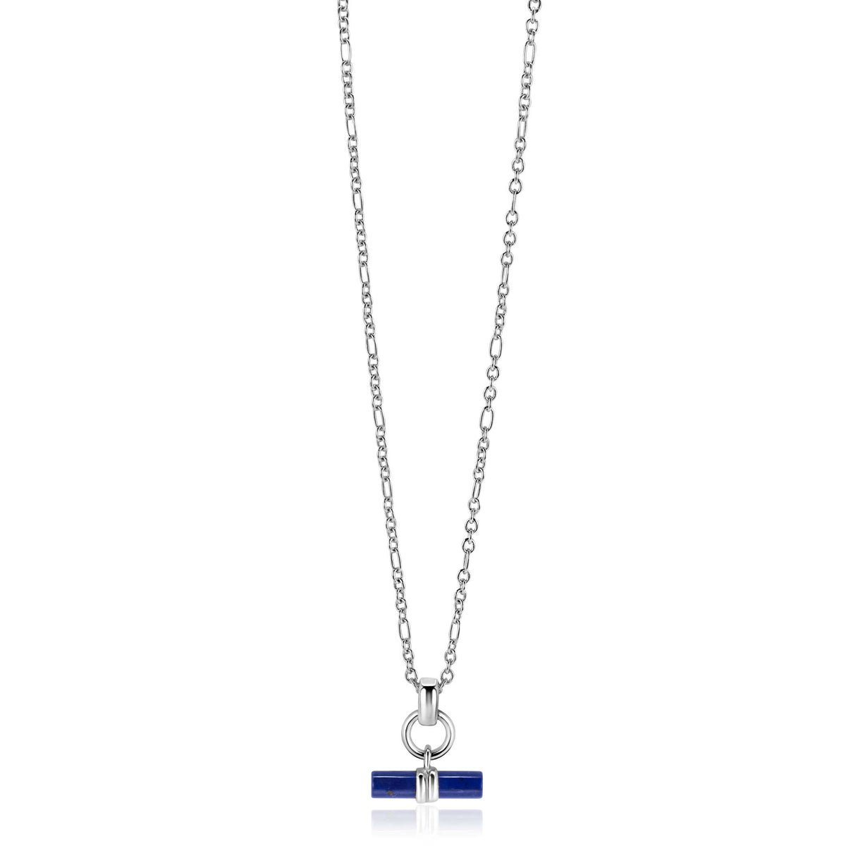 Zilveren ketting met een blauwe hanger in de vorm van een staafje.