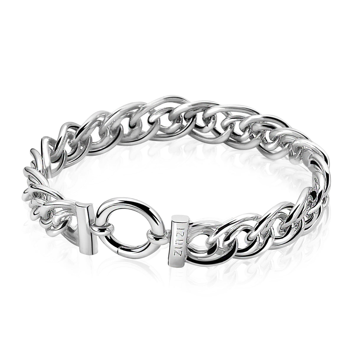 Zilveren armband met schakels en een stevige sluiting.