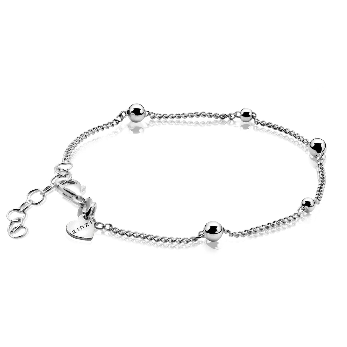 Zilveren armband met bolletjes en een hartvormige bedel.
