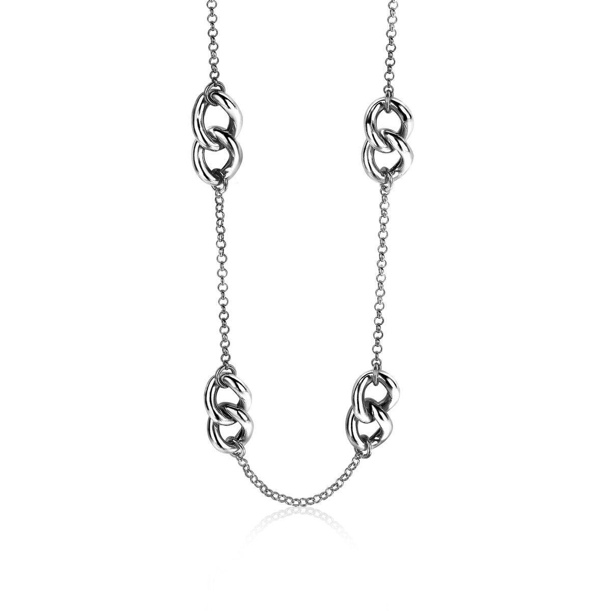 Zilveren ketting met schakels in een speels ontwerp en een fijne schakelketting.