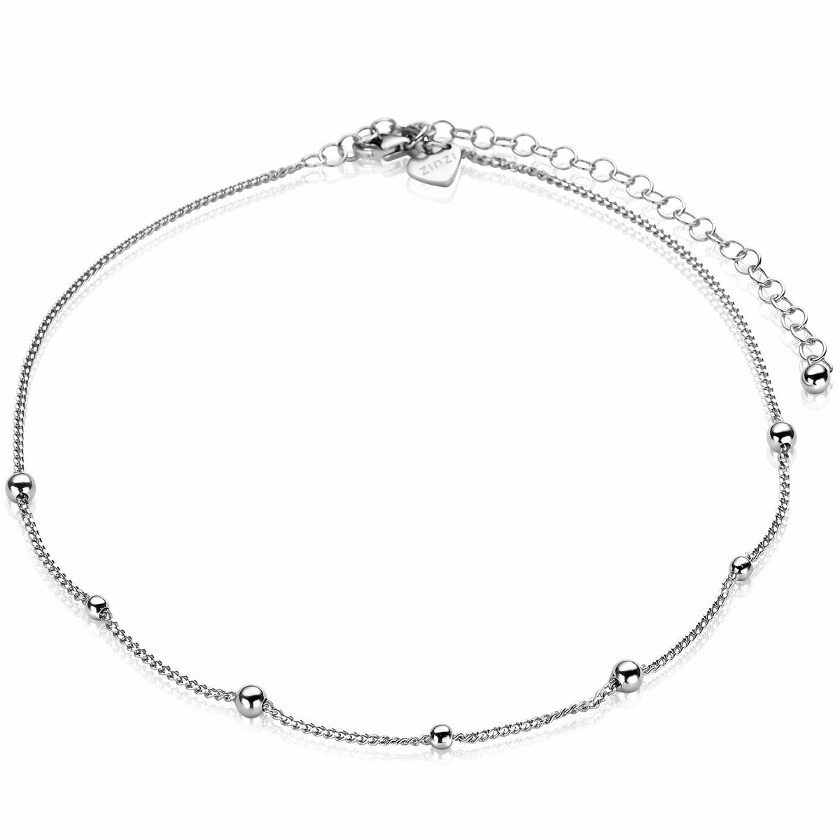 Zilveren ketting met een fijne schakel en bolletjes in verschillende posities.