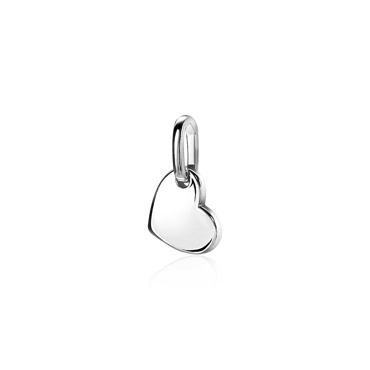 Zilveren hanger in de vorm van een hart met een glanzende afwerking.