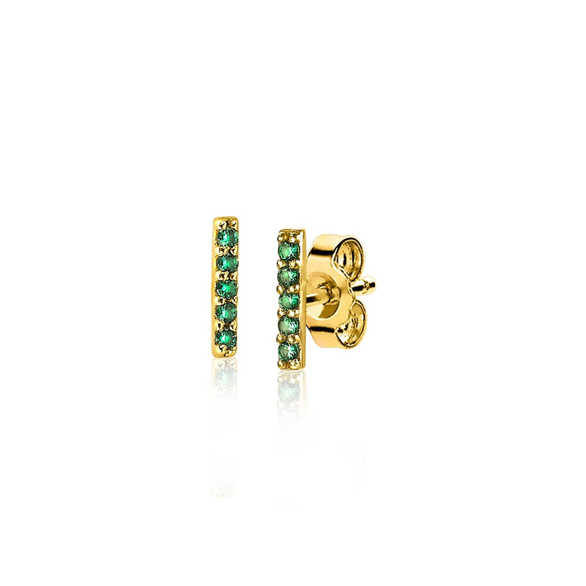Gouden oorbellen met groene steentjes in een rechte, smalle vorm.