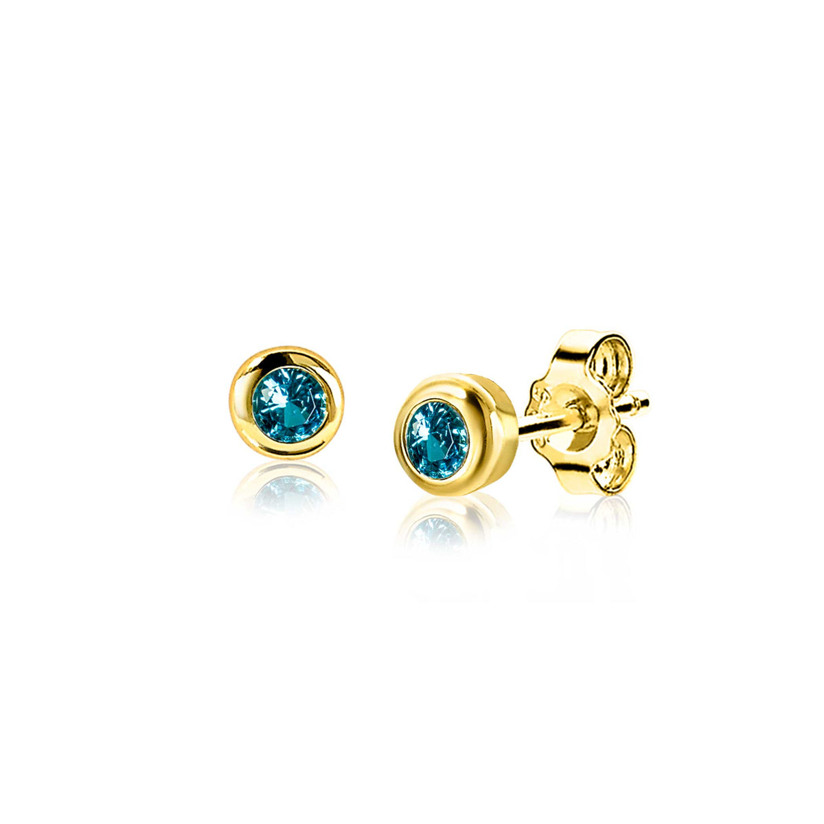 Gouden oorbellen met een ronde turquoise steen in een verzonken zetting.