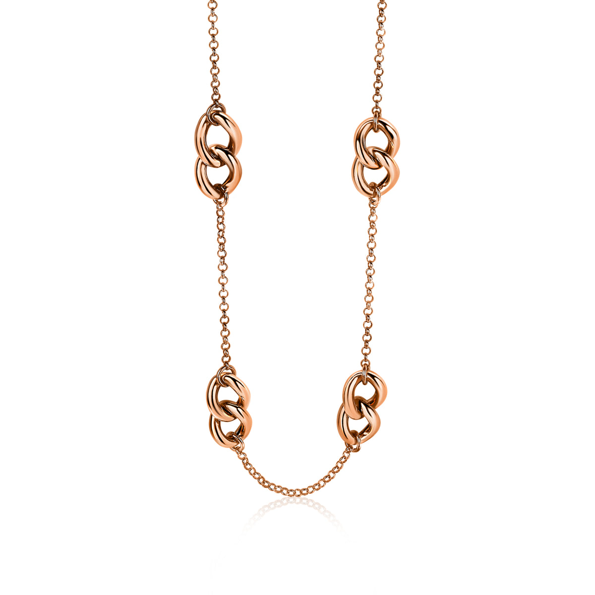 Gouden ketting met schakels en een delicate schakelstructuur.
