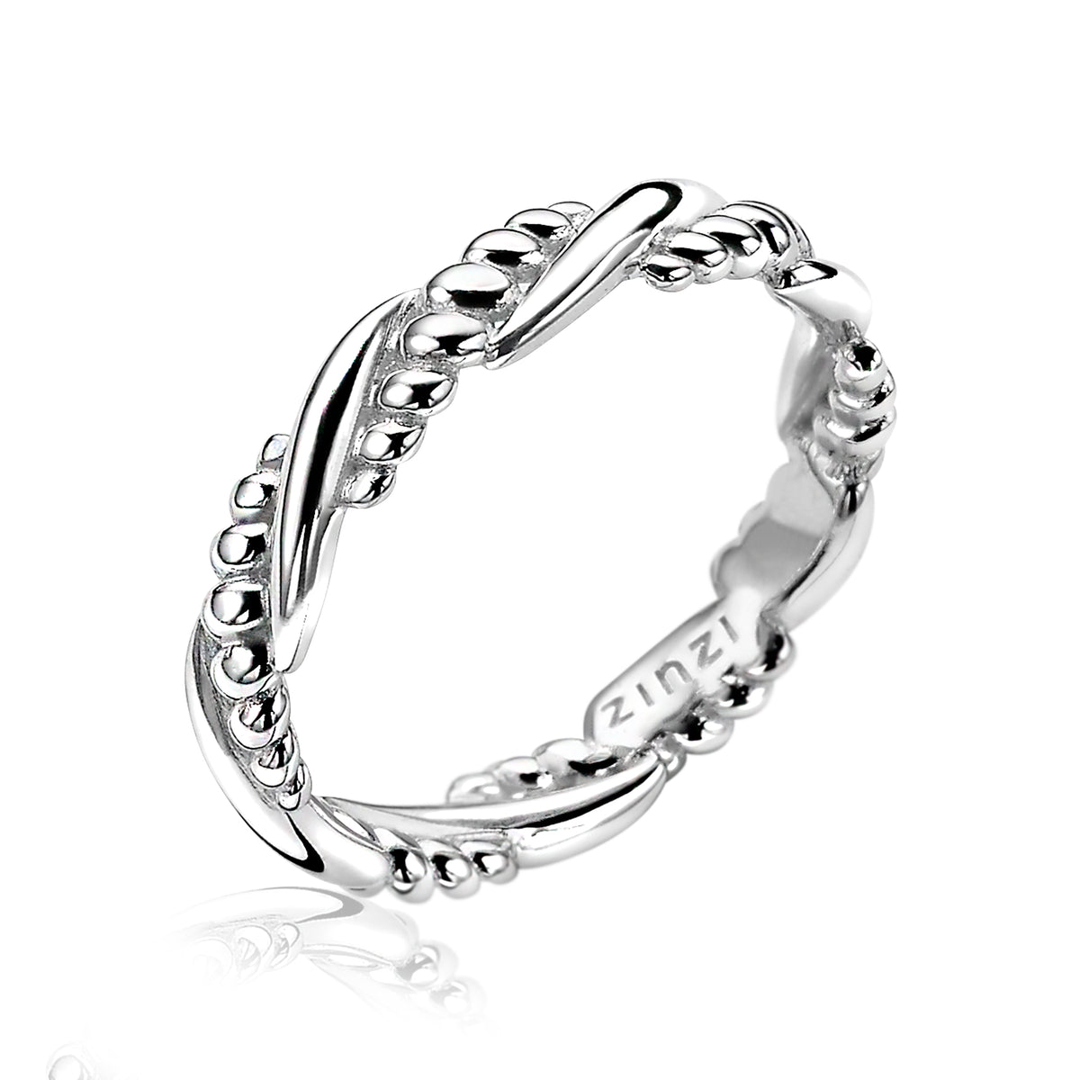 Zilveren ring met een gedraaide structuur en bolle details.