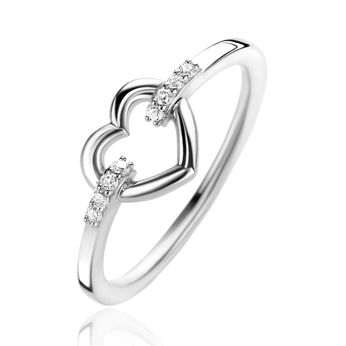 De Zinzi Ring Zilver Zir1755 is een delicate zilveren ring van Zinzi met een open hart ontwerp en twee clusters van witte zirkonia's aan weerszijden van het hart.