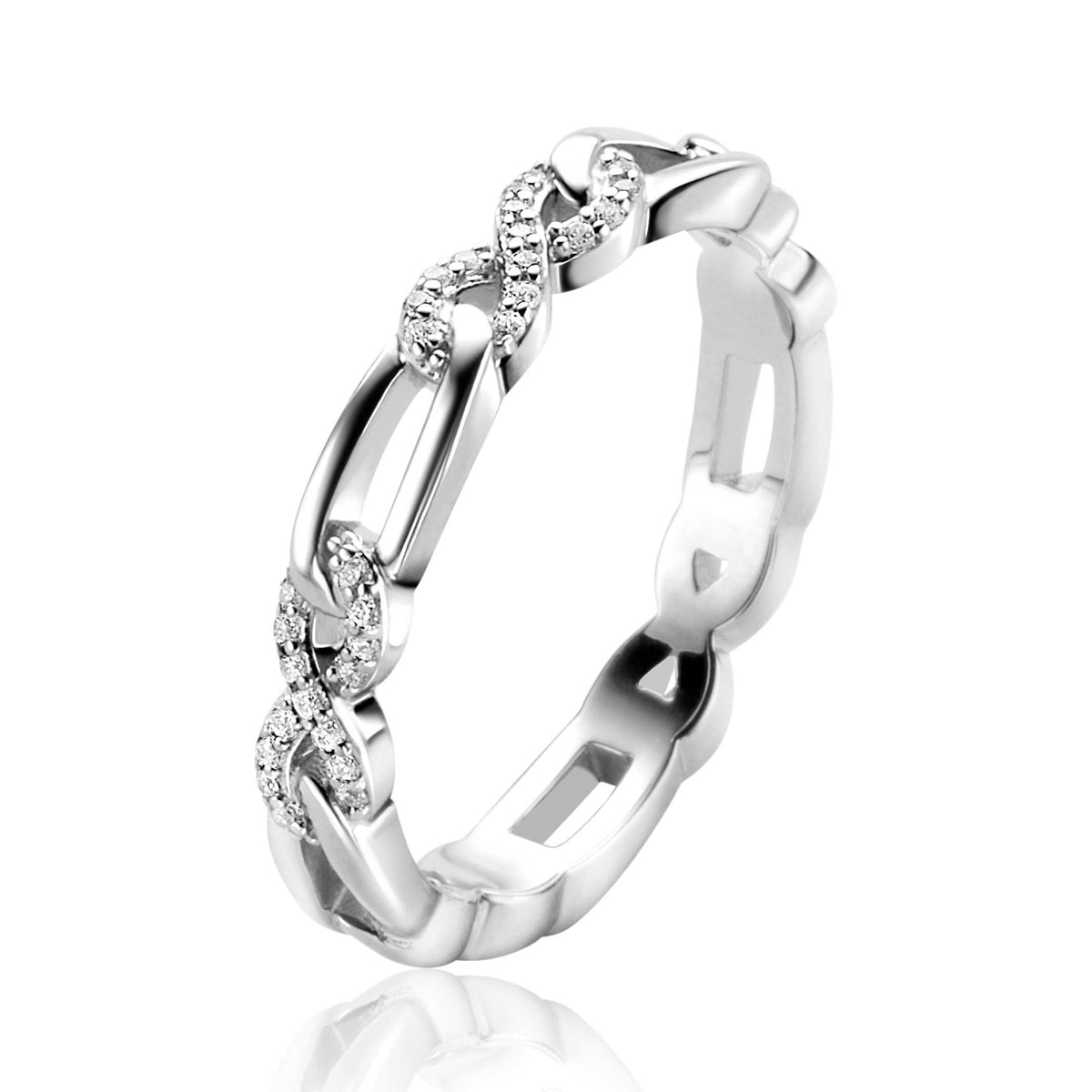 Zilveren ring met een gevlochten ontwerp en sprankelende zirconia-steentjes.