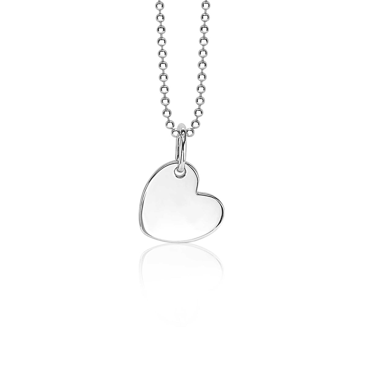 Zilveren hanger in de vorm van een hart aan een fijne ketting.