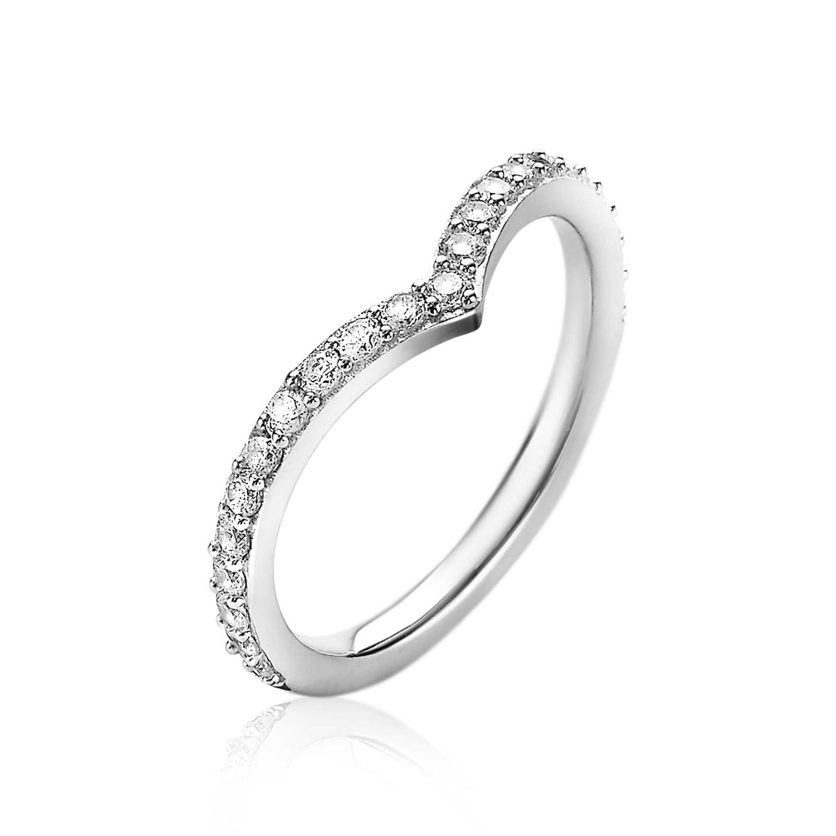 Zilveren ring met een golvende vorm en sprankelende zirkonia steentjes aan de bovenkant.