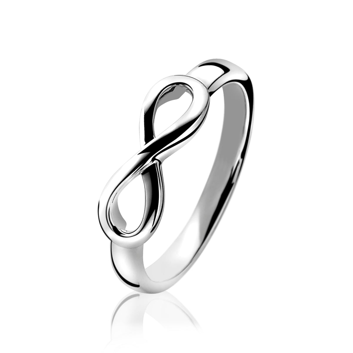 Zilveren ring met een infinity-teken als opvallend detail.