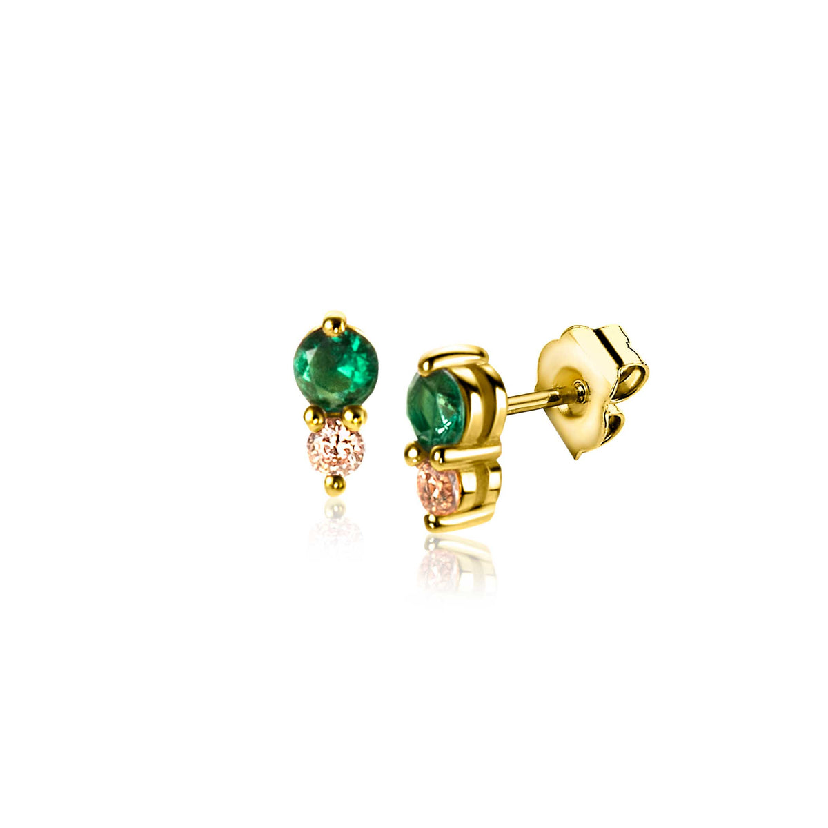 Gouden oorbellen met groene en roze stenen, in een moderne zetting.