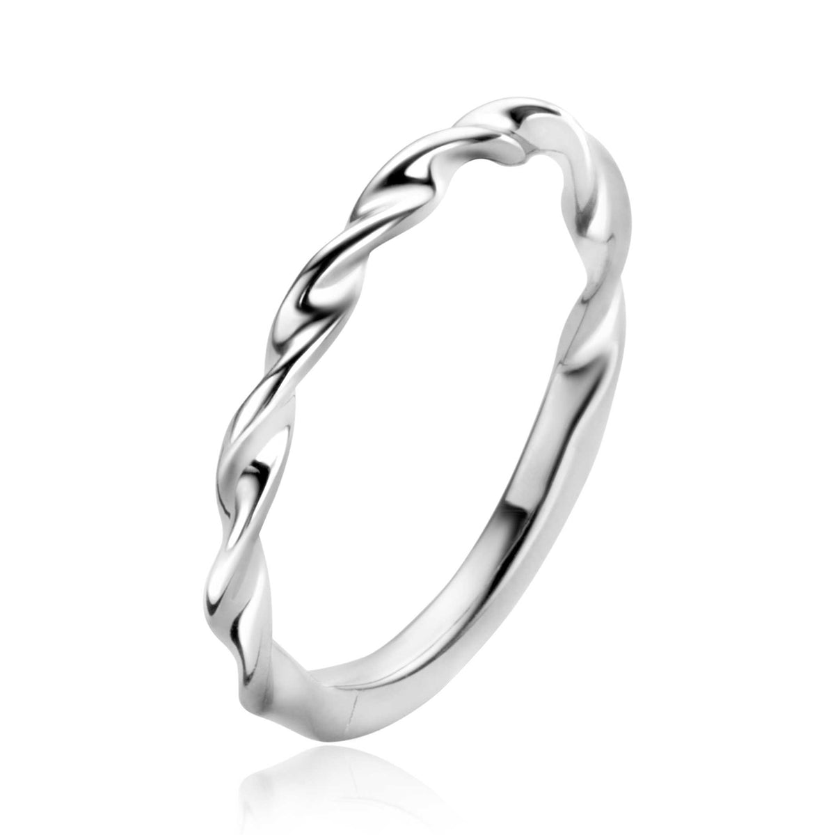 Zilveren ring met een gedraaide, strakke vorm en een glanzende afwerking.