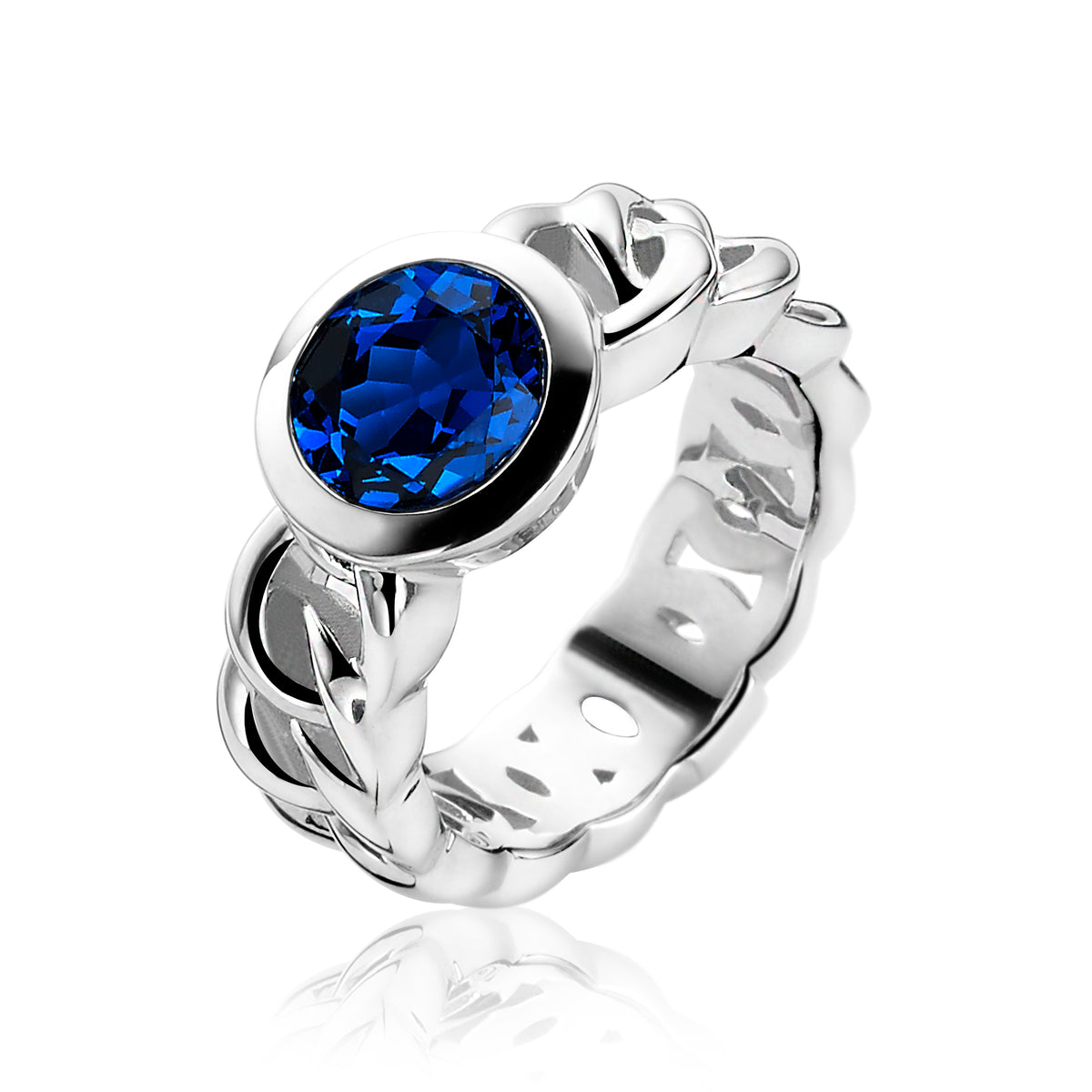 Zilveren ring met een ronde, blauwe zirkonia en een gevlochten band.