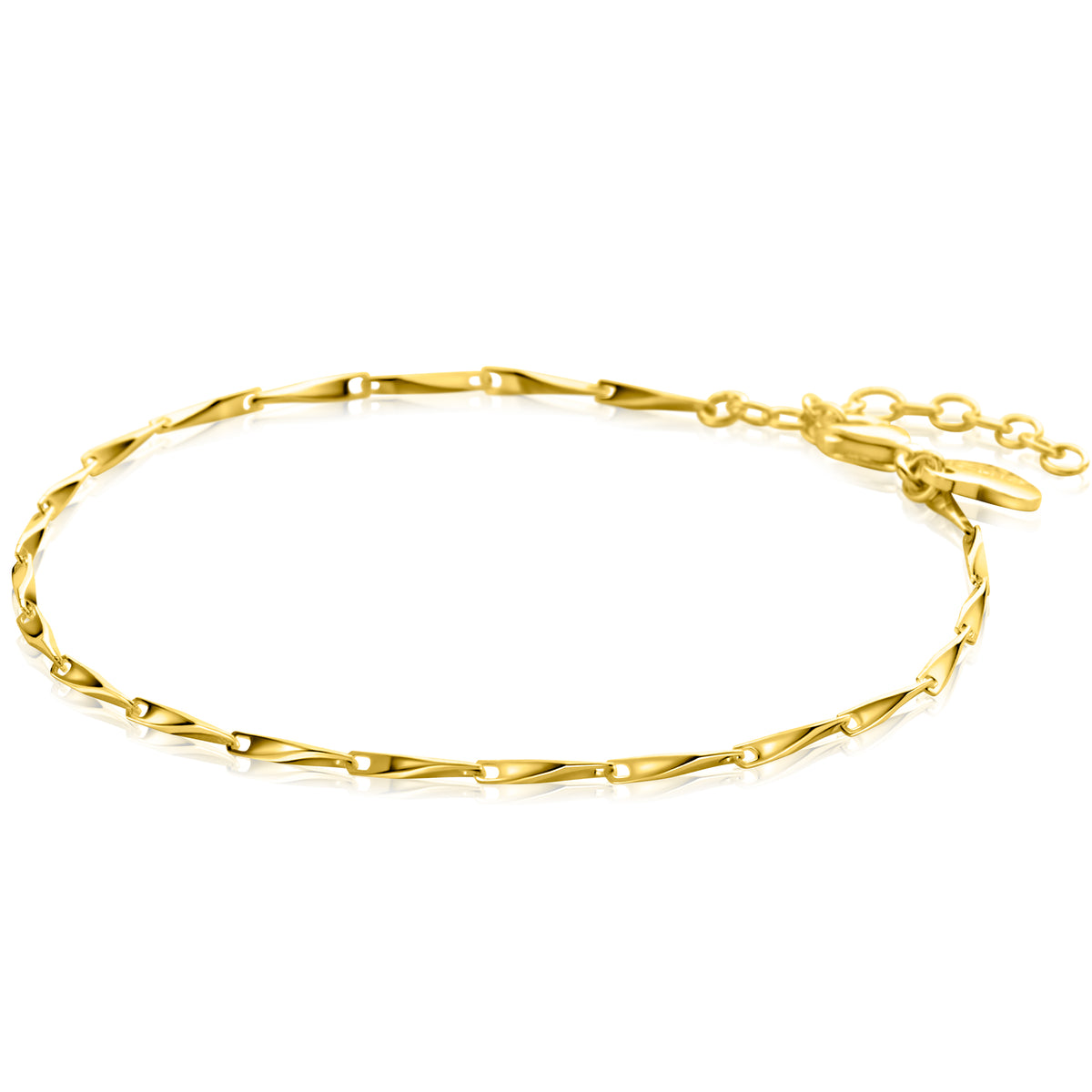 De Zinzi Armband Gold Plated Zia2414 G heeft slanke, gedraaide vergulde schakels en een verstelbare sluiting, die elegant worden weergegeven op een witte achtergrond.