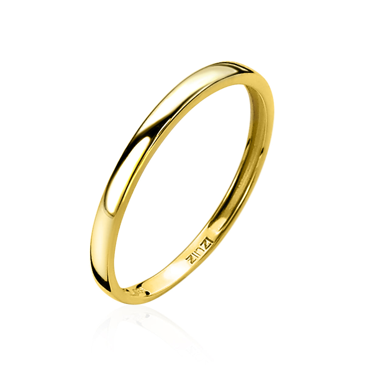 Gouden ring met een gladde, glanzende afwerking en een slanke, eenvoudige vorm.