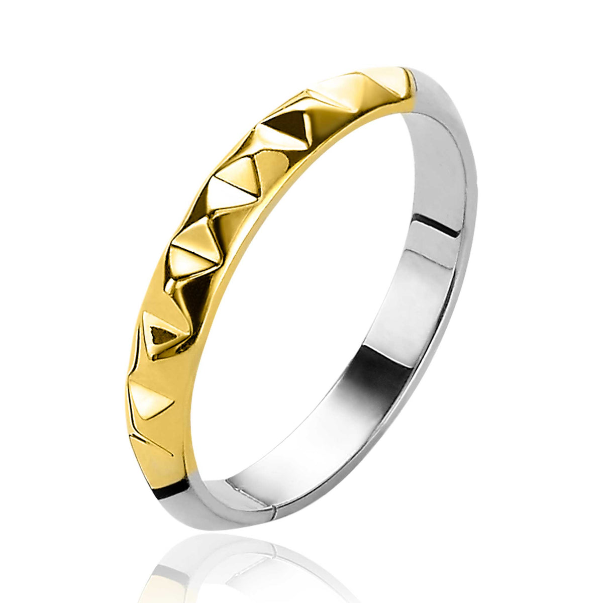 Gouden ring met een glanzende afwerking en een geometrisch patroon van driehoekige uitsparingen.