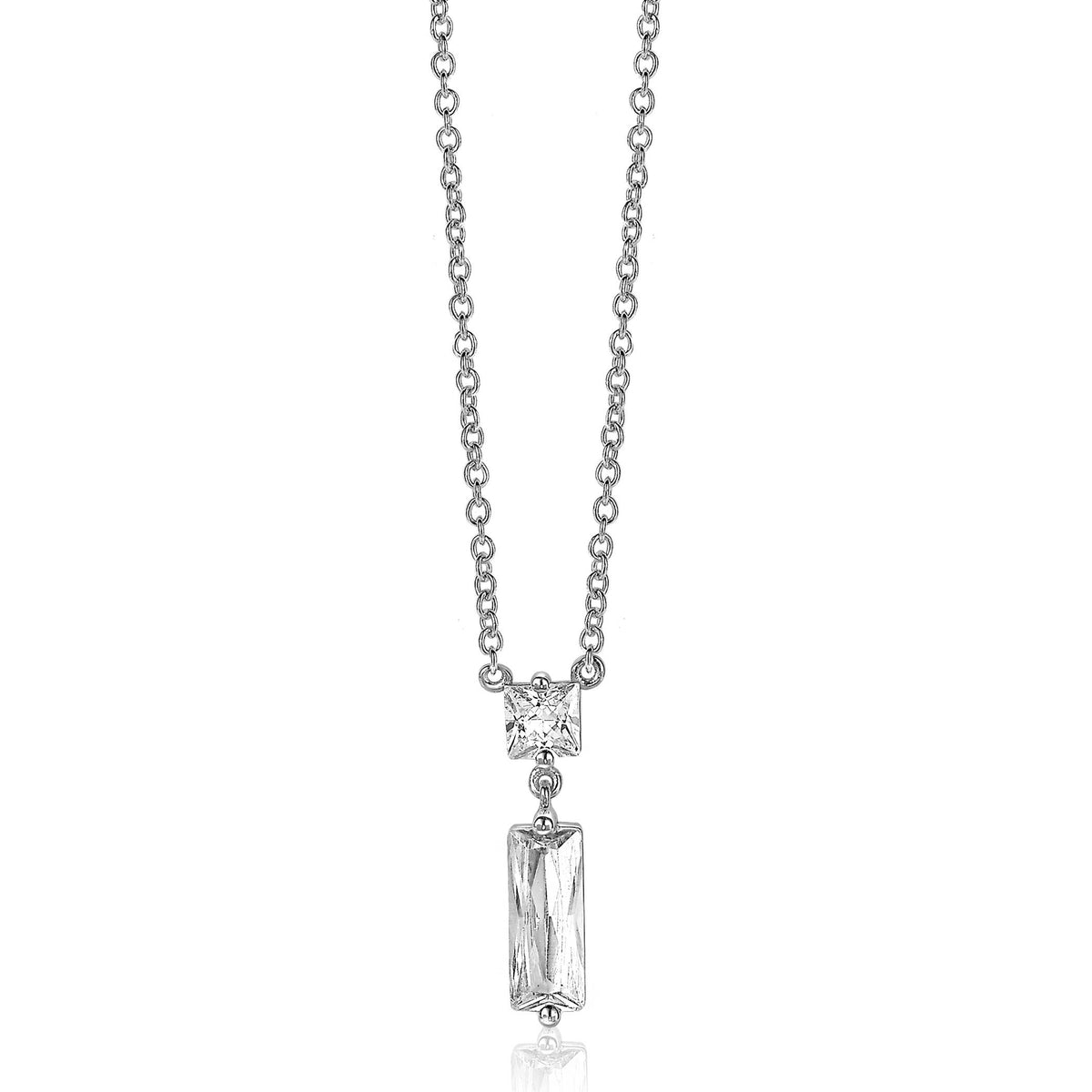 Zilveren ketting met een heldere, vierkante en rechthoekige hanger.