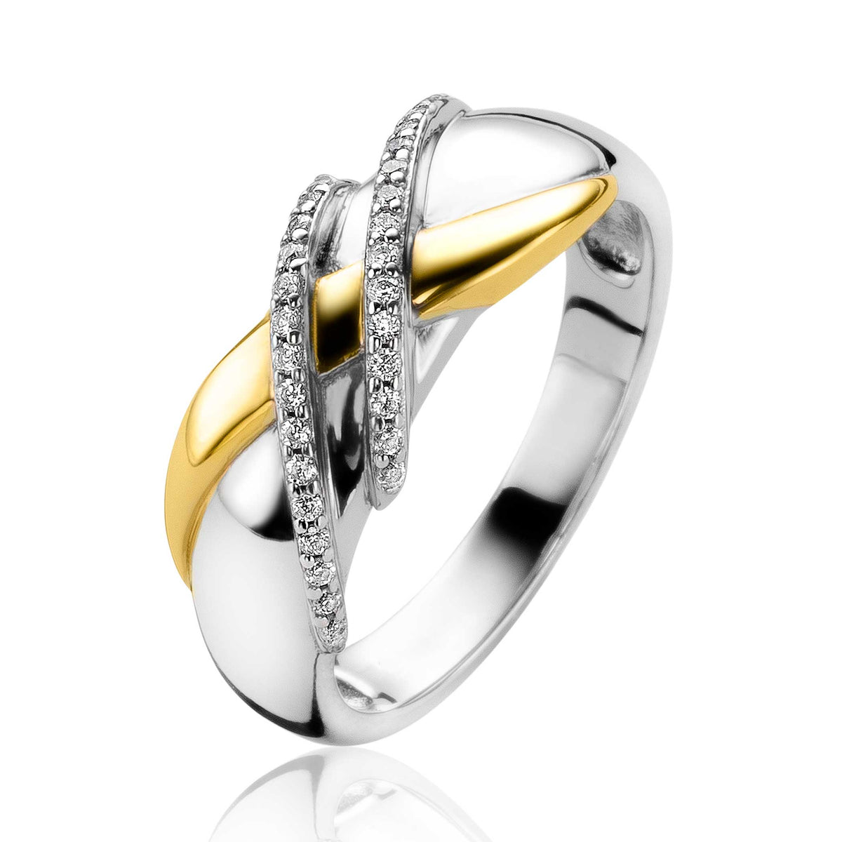 Gouden en zilveren ring met een gedraaide vorm en fonkelende steentjes.