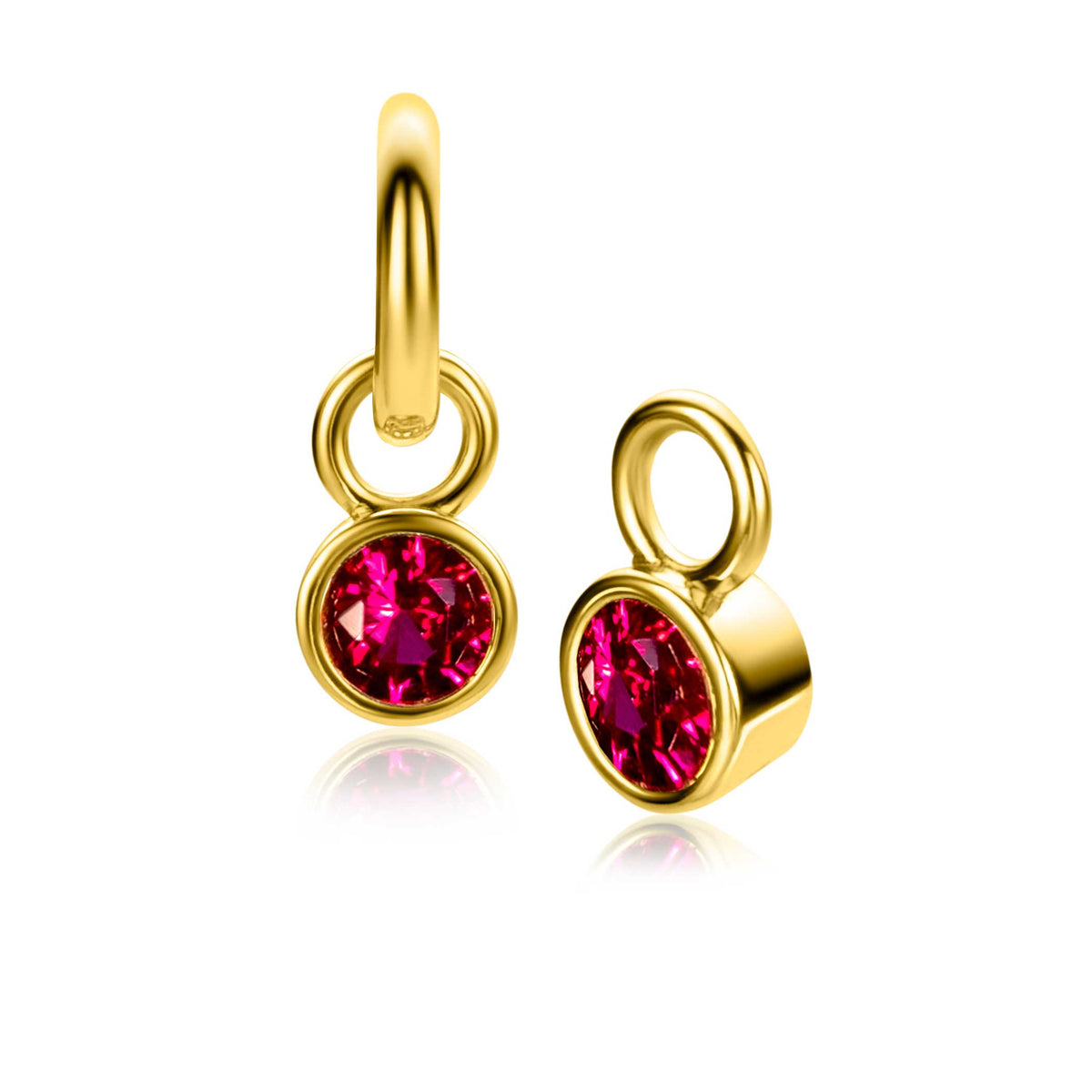 Gouden oorbellen met een ronde, fuchsia kleurige steen in een bezel zetting.