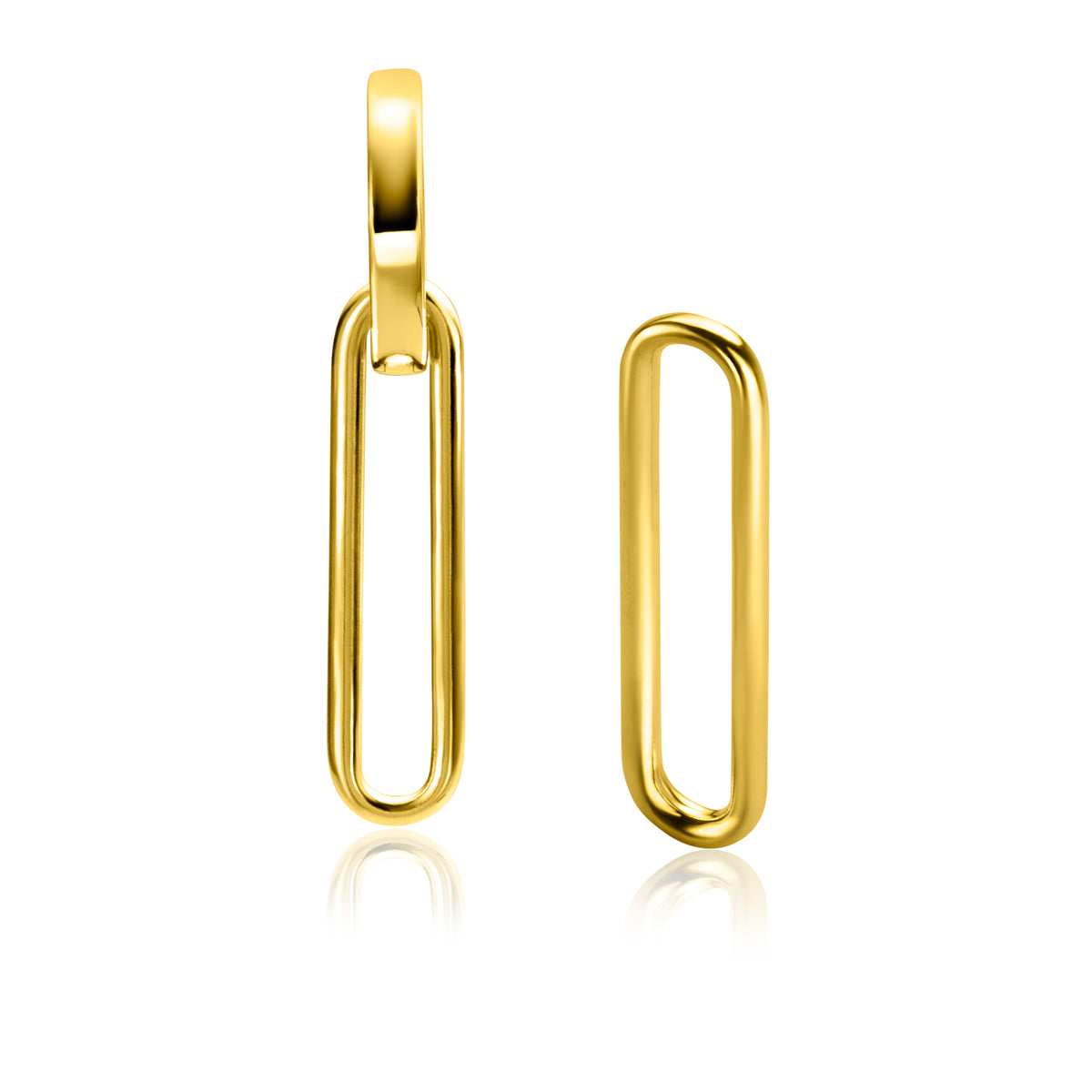 De Zinzi Oorbedels Gold Plated ZICh2416 G bestaat uit twee vergulde ovale oorbellen - de ene met een hoepelbevestiging, de andere als een gewone open ovaal - beide met gladde, glanzende oppervlakken en weergegeven op een witte achtergrond.