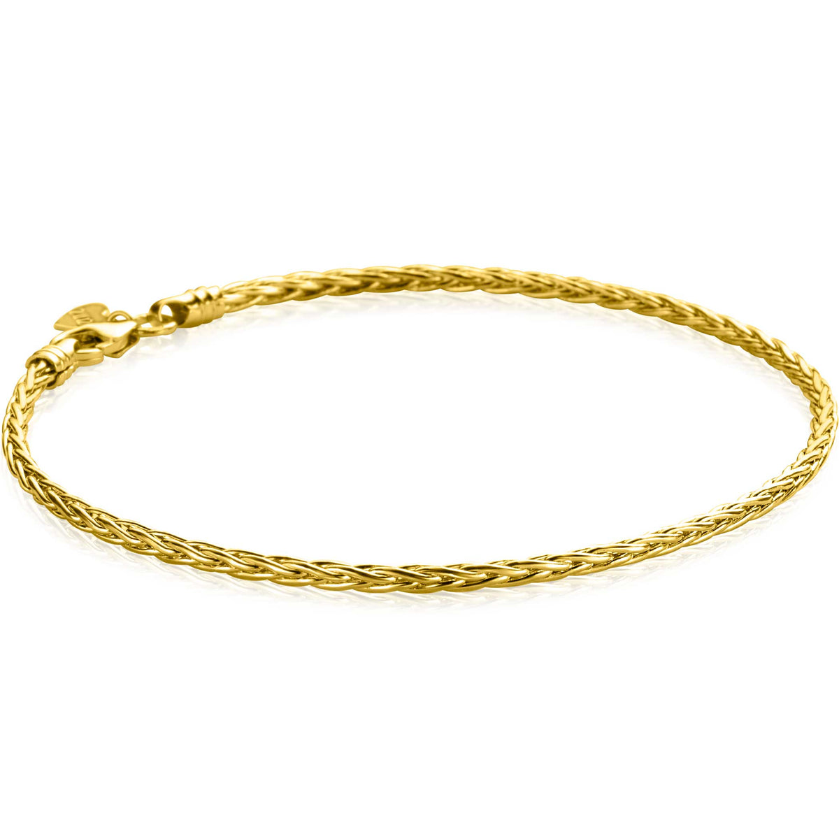Gouden armband met een gevlochten ontwerp en een sluiting.