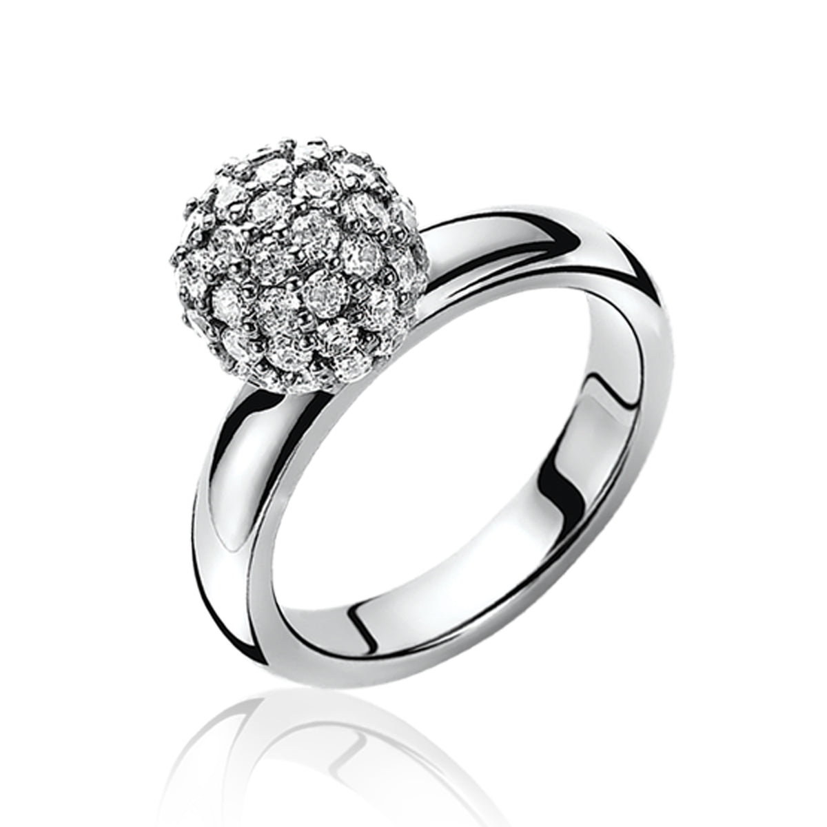 Zilveren ring met een bolvormige, volledig bezette zirkonia-stenen bovenkant.