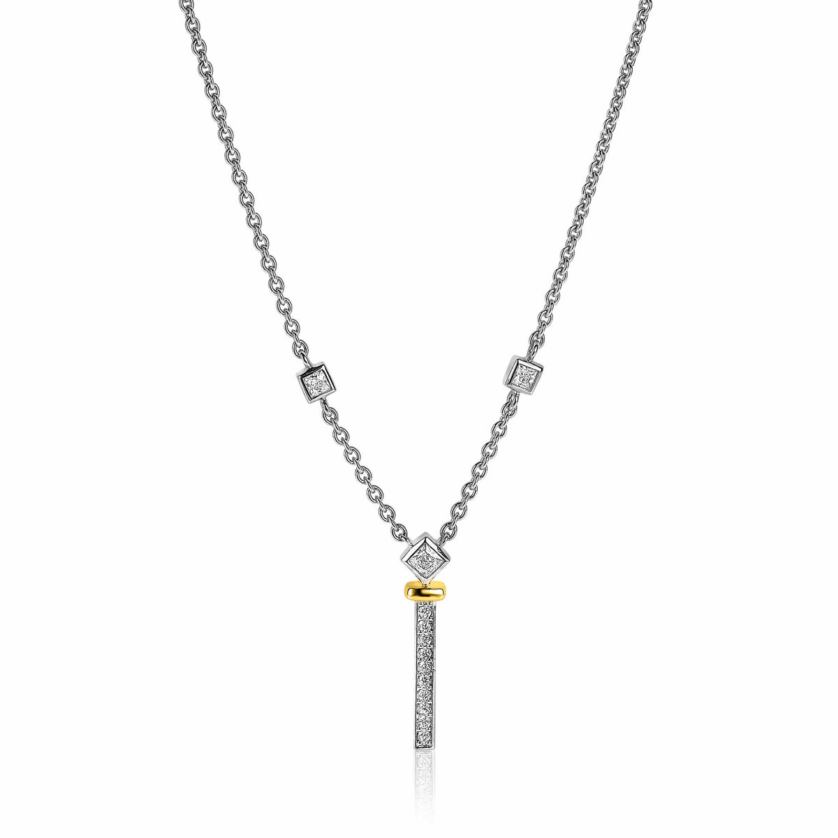 Zilveren ketting met een hangende staaf en gouden accent, versierd met sprankelende steentjes.