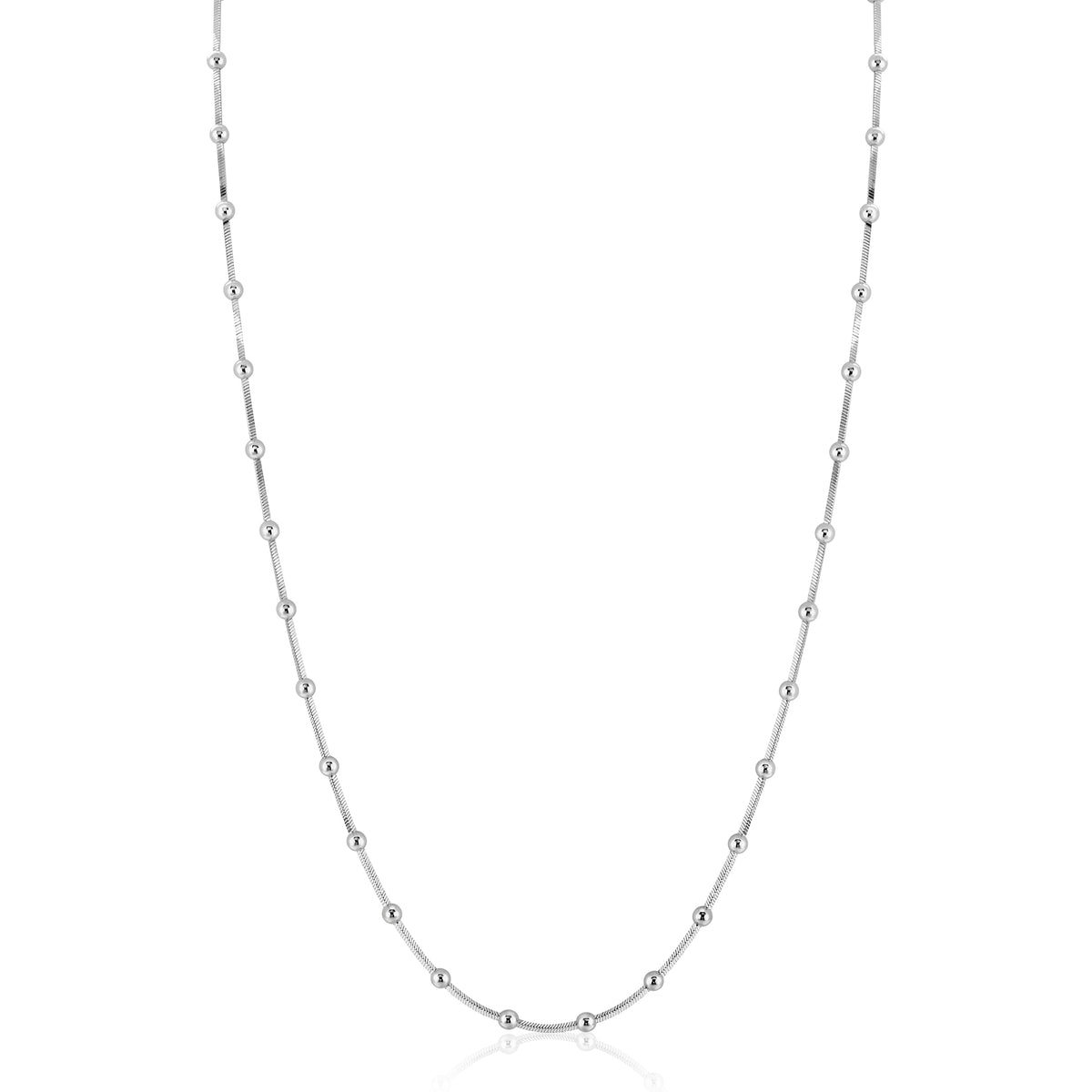 Zilveren ketting met een verfijnde schakelstructuur en kleine bolletjes.