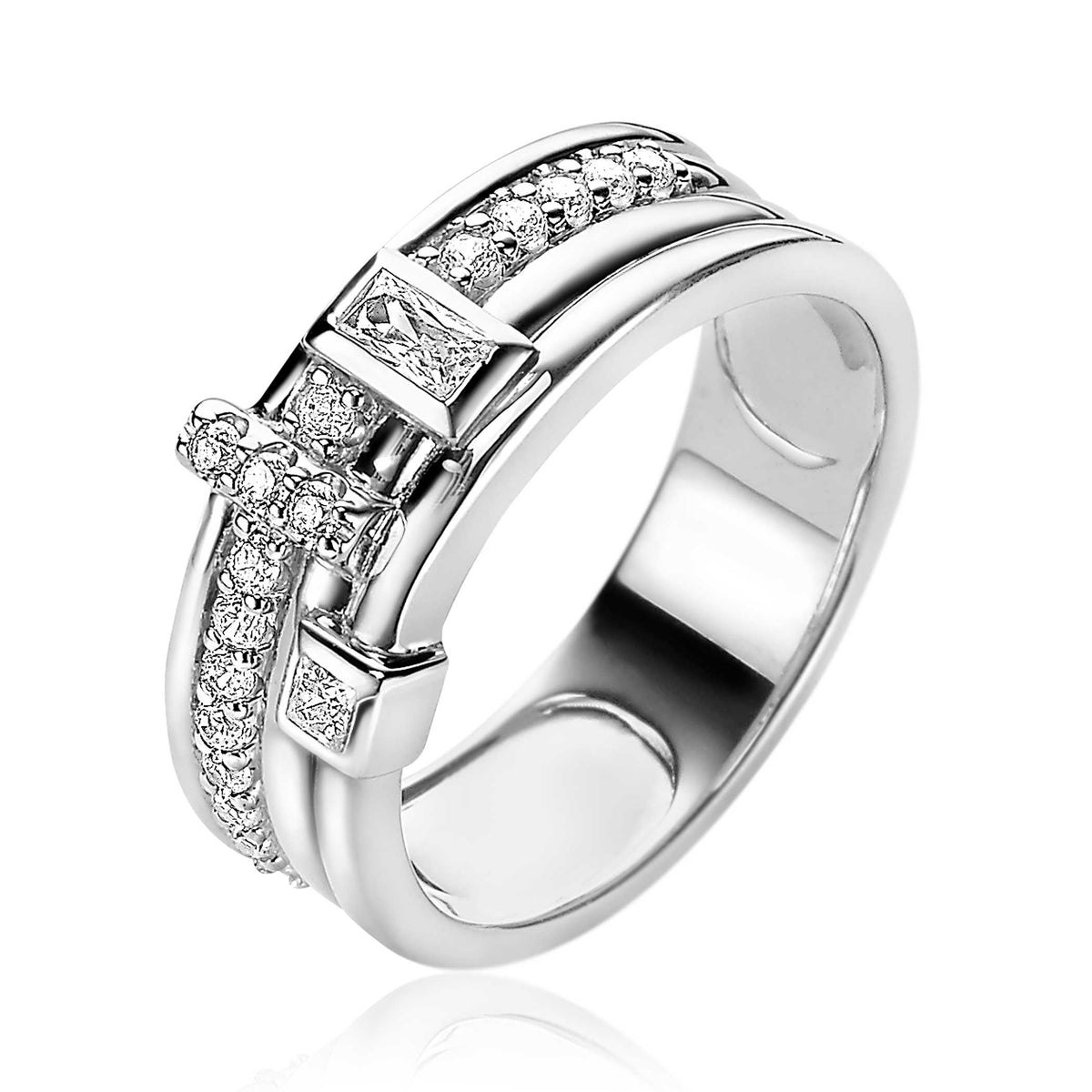 Zilveren ring met meerdere rijen van kleine, sprankelende steentjes en een strakke afwerking.