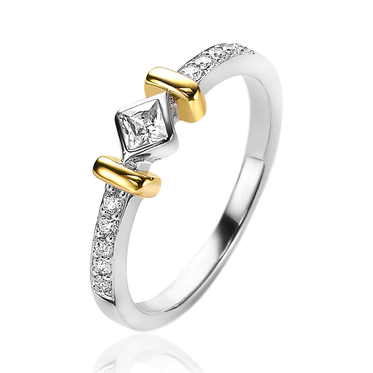 Zilveren ring met gouden accenten, vierkante zirkonia en kleine steentjes aan de zijkanten.