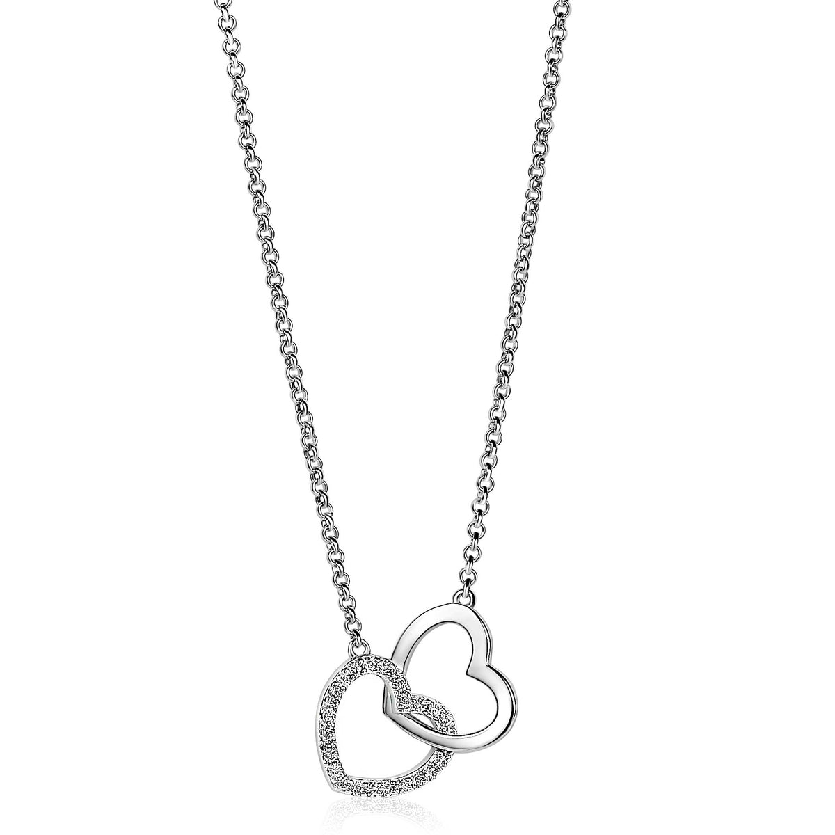 Zilveren ketting met twee hartvormige hangers, waarvan één bezet met steentjes.