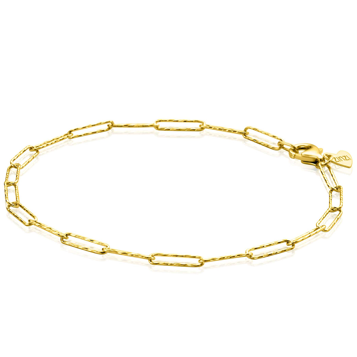 Gouden armband met een schakelpand, afgewerkt met een karabijnsluiting.