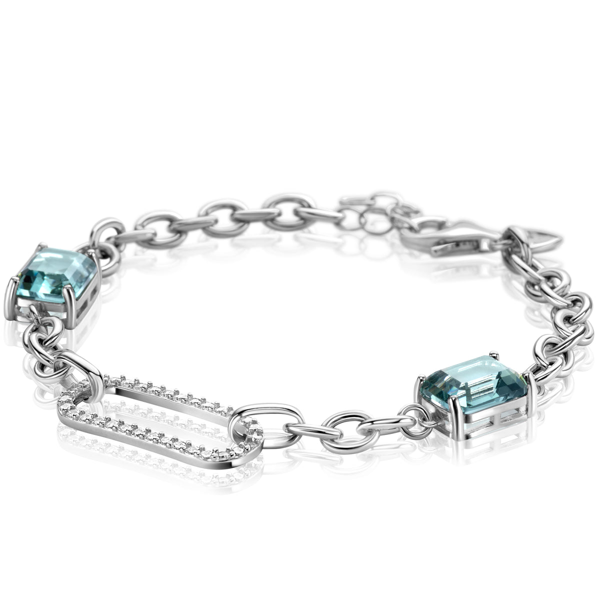 Zilveren armband met twee lichtblauwe stenen en een schakelsluiting.