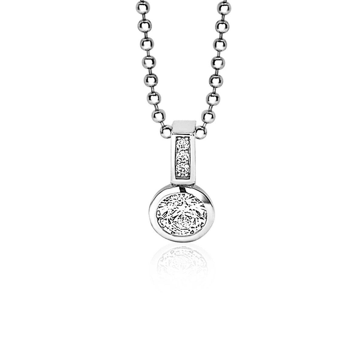 Zilveren hanger met ronde, fonkelende steen en een ketting van bolletjes.