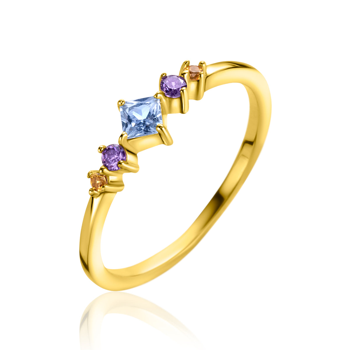 Gouden ring met een lichtblauwe vierkante steen en paarse en roze ronde steentjes.