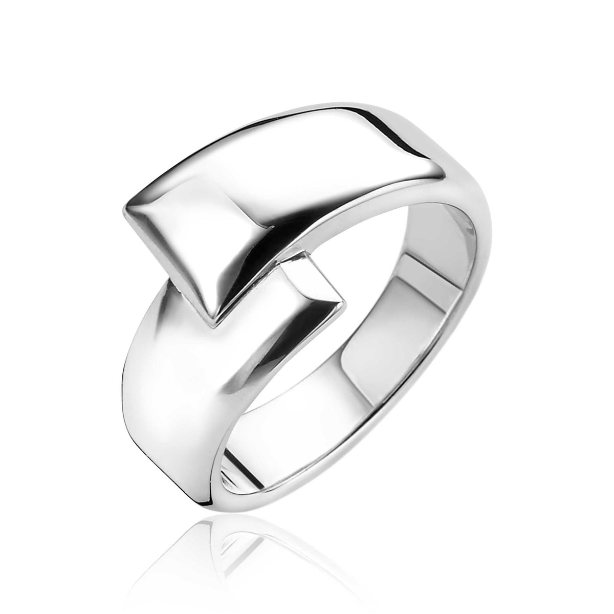 Zilveren ring met een moderne, geometrische vorm en een glanzende afwerking.