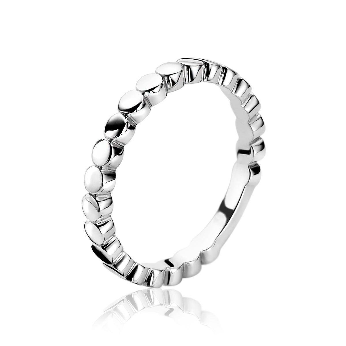Zilveren ring met een speelse, golvende vorm en een afwisseling van gladde en gestructureerde elementen.