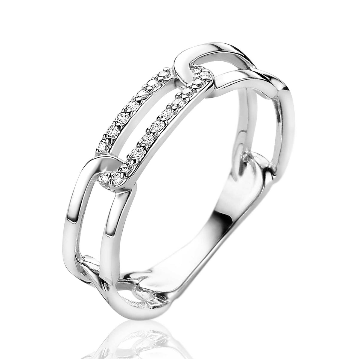 Zilveren ring met een schakelpunt en kleine heldere steentjes aan de bovenkant.