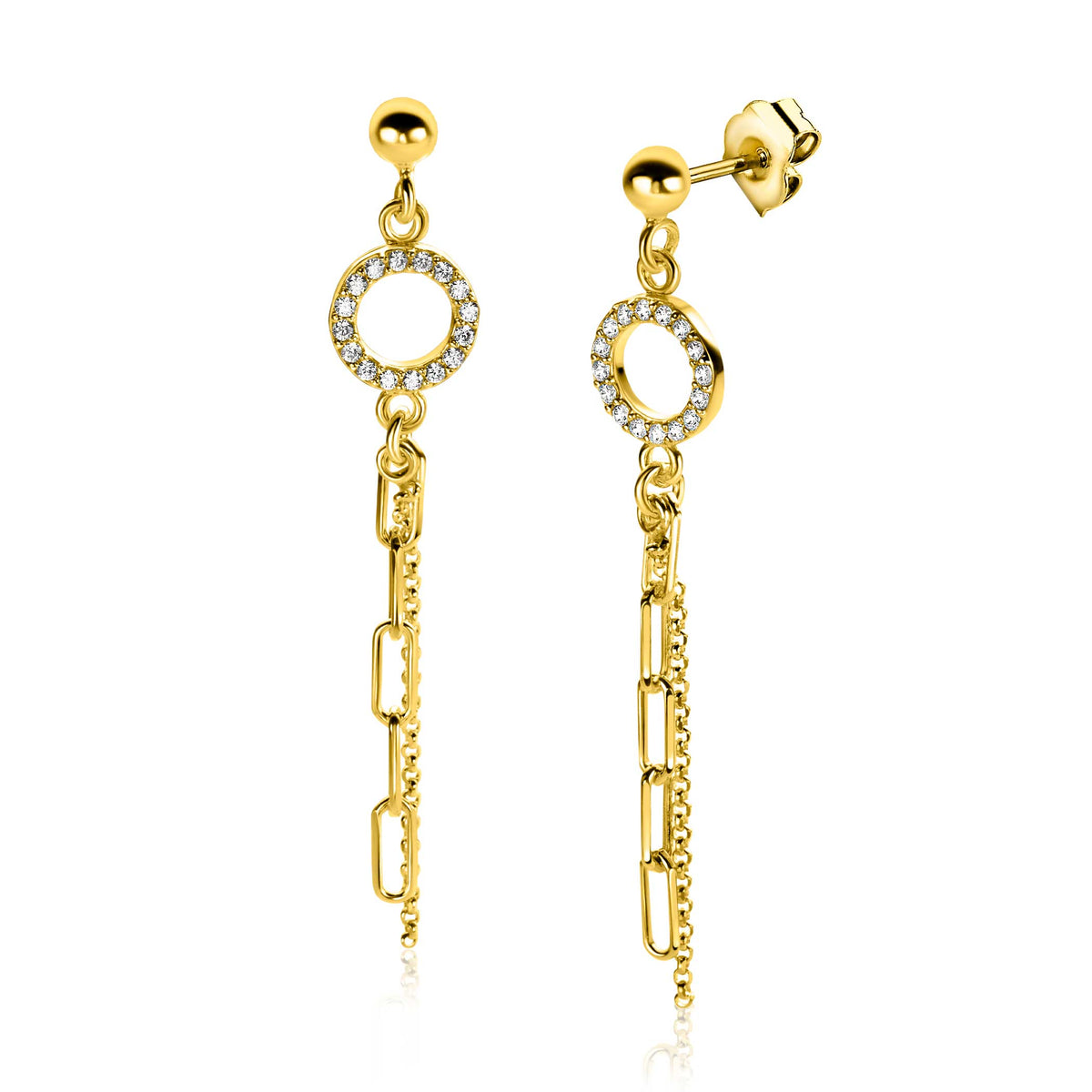 Gouden oorbellen met een cirkelvormige hanger bezet met steentjes en een lange ketting.