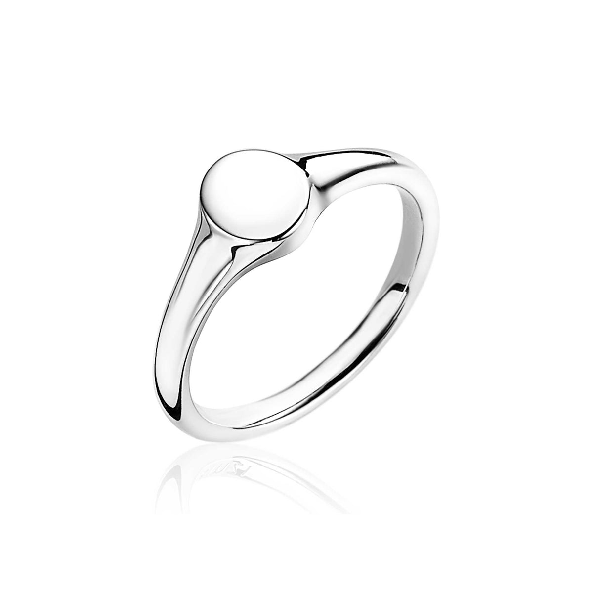 Zilveren ring met een gladde, ronde schijf en een strakke, moderne vorm.