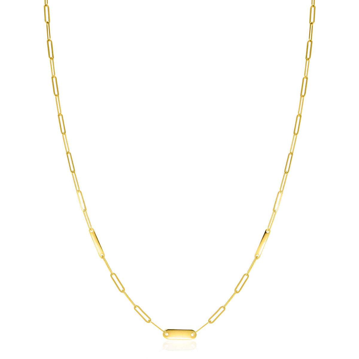 De Zinzi Ketting Goud Zgc443 is een delicate gouden ketting met langwerpige paperclipschakels en een kleine rechthoekige hanger. Elegant weergegeven op een witte achtergrond, straalt het charme en verfijning uit.